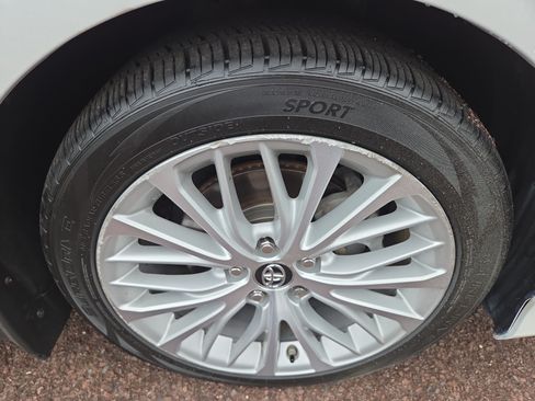 Certified 2019 Toyota Camry XLE w/ Navigation Package FWD image 6