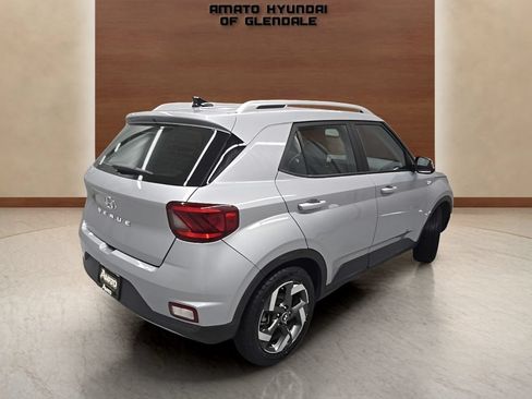 Used 2022 Hyundai Venue SEL FWD image 6