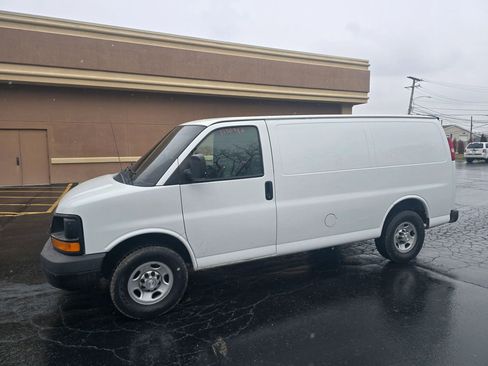 Used 2015 Chevrolet Express 2500 RWD image 6