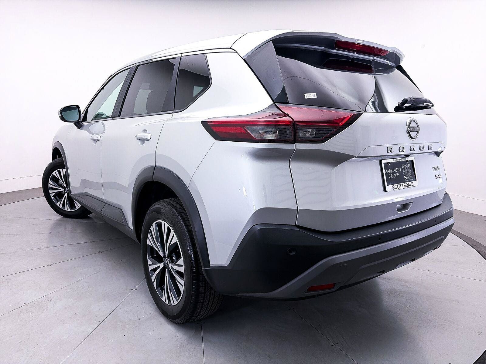Used 2023 Nissan Rogue SV FWD image 2