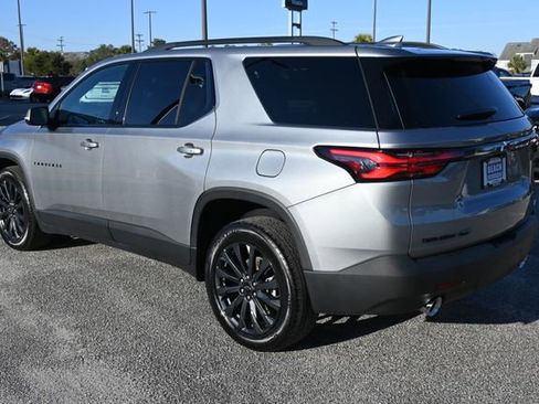 Used 2023 Chevrolet Traverse RS image 3