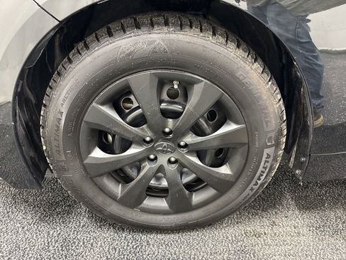 Used 2022 Toyota Corolla LE image 8