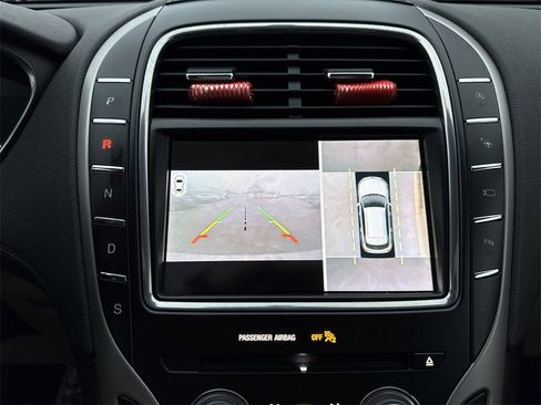 Used 2019 Lincoln Nautilus Reserve image 31