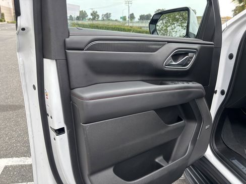 Used 2023 Chevrolet Suburban RST w/ Luxury Package AWD/4WD image 15