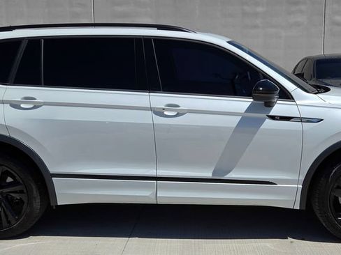Used 2024 Volkswagen Tiguan SE R-Line FWD image 5