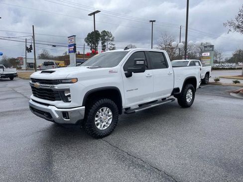 Used 2024 Chevrolet Silverado 2500 LT image 9
