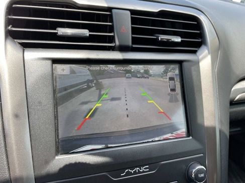 Used 2019 Ford Fusion SE FWD image 21