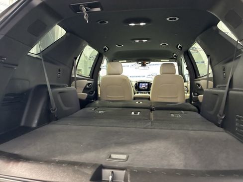 Used 2022 Chevrolet Traverse LS image 42