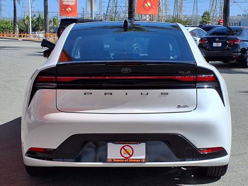 Used 2024 Toyota Prius XLE FWD image 5