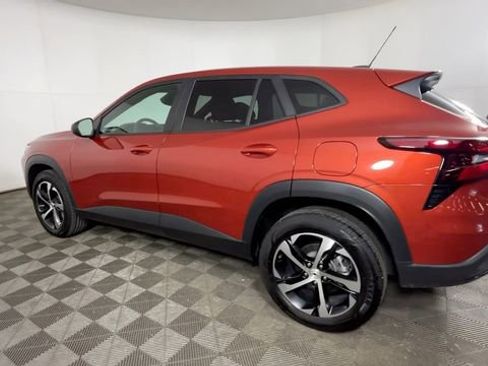 Used 2024 Chevrolet Trax RS w/ Sunroof Package FWD image 8