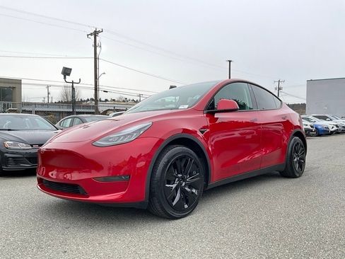 Used 2021 Tesla Model Y Long Range image 4