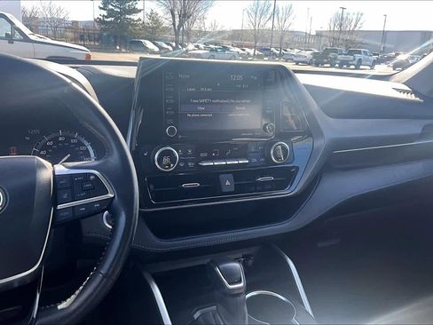 Used 2020 Toyota Highlander XLE image 7