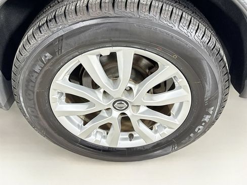 Used 2018 Nissan Rogue SV AWD/4WD image 38