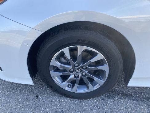 Used 2021 Toyota Prius XLE w/ Advanced Technology Package FWD image 11