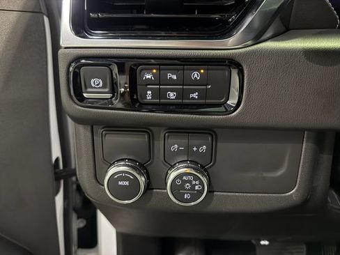 Certified 2025 GMC Yukon XL Denali image 26