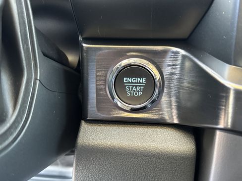 New 2026 Ford F250 Lariat w/ Black Appearance Package image 31