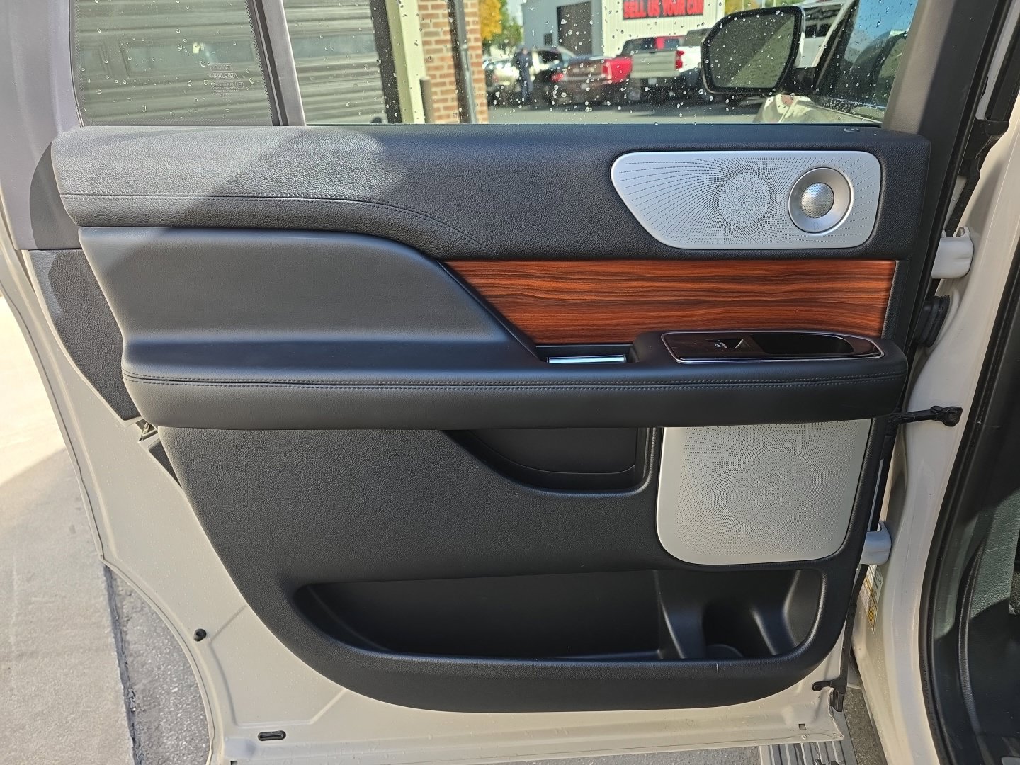 Used 2020 Lincoln Navigator L Reserve w/ Equipment Group 208A Reserve AWD/4WD image 28