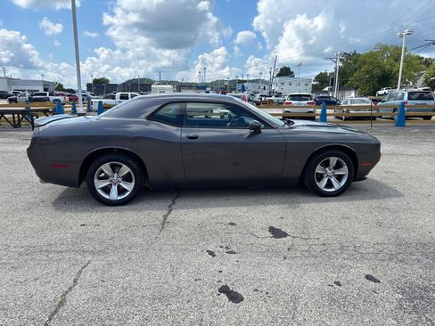 Used 2019 Dodge Challenger SXT RWD image 6
