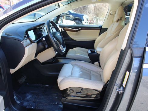 Used 2017 Tesla Model X 75D AWD/4WD image 22