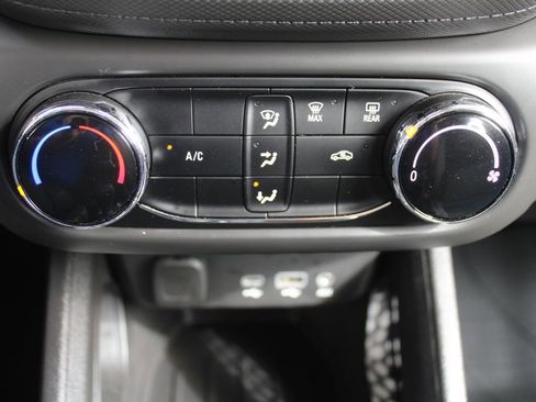 Used 2021 Chevrolet TrailBlazer LS image 37