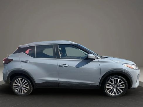 Used 2022 Nissan Kicks SV image 4