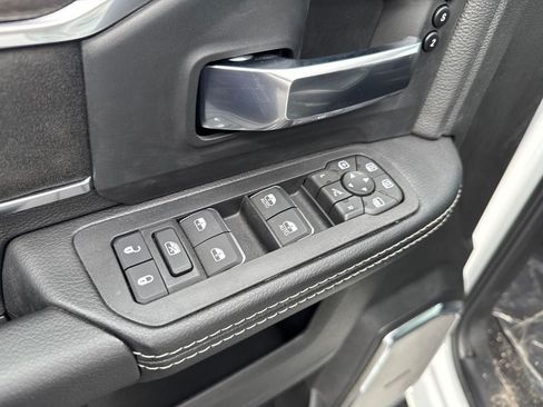 New 2026 RAM 2500 Laramie AWD/4WD image 18
