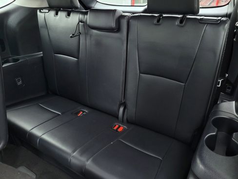 Certified 2024 Toyota Highlander XLE image 12