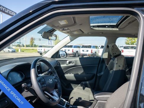 Used 2024 Hyundai Venue SEL image 20