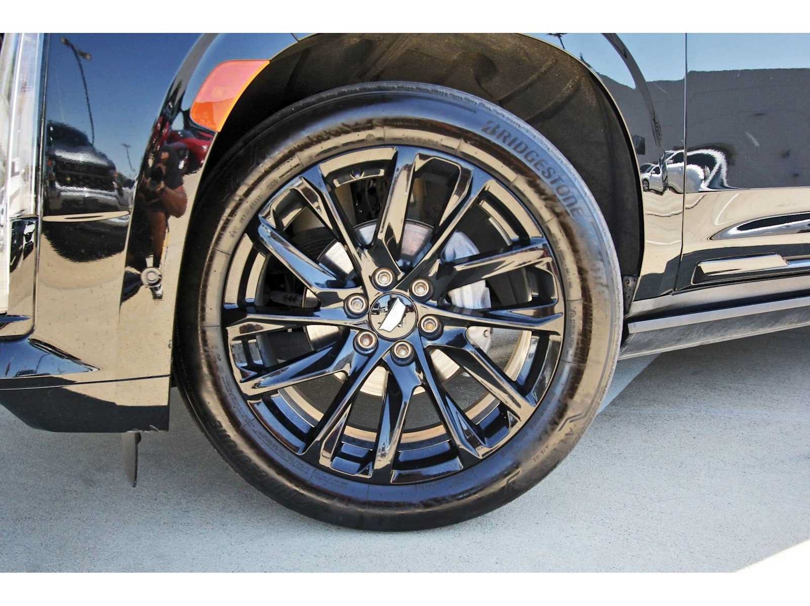 Used 2024 Cadillac Escalade Sport Platinum w/ LPO, ONYX Package AWD/4WD image 32