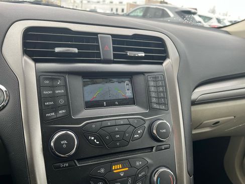 Used 2018 Ford Fusion SE image 12