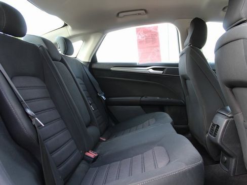 Used 2020 Ford Fusion SE FWD image 16