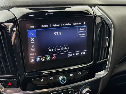 Used 2023 Chevrolet Traverse LT FWD image 15