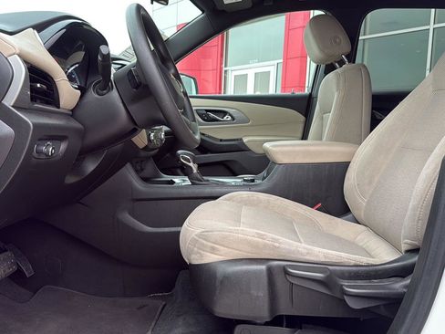 Used 2023 Chevrolet Traverse LS AWD/4WD image 18