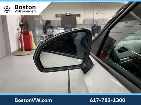 Used 2025 Volkswagen Taos SE image 13