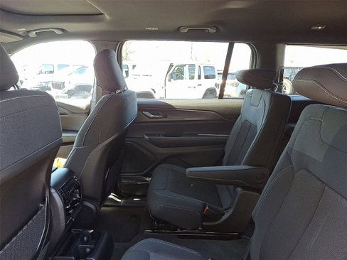 New 2025 Jeep Grand Cherokee L Laredo w/ Luxury Tech Group I image 8