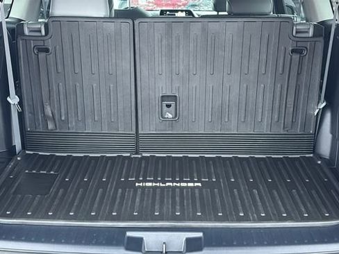 Used 2022 Toyota Highlander XLE image 32