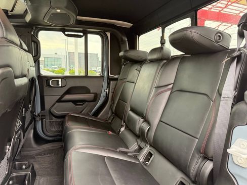 Used 2025 Jeep Gladiator Rubicon AWD/4WD image 28