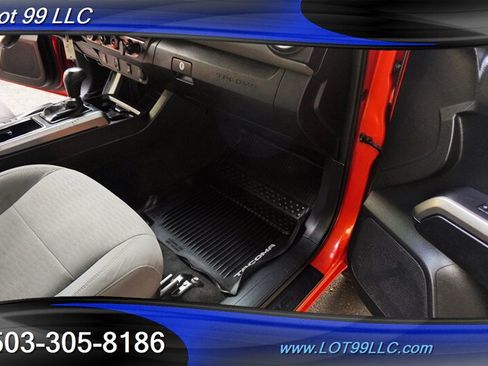 Used 2017 Toyota Tacoma SR5 AWD/4WD image 33