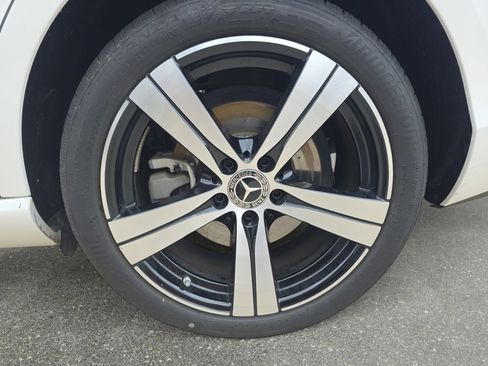 Used 2025 Mercedes-Benz C 300 4MATIC Sedan image 32