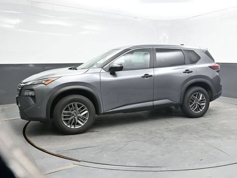 Used 2024 Nissan Rogue S AWD/4WD image 3
