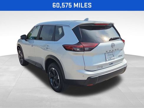 Used 2024 Nissan Rogue SV AWD/4WD image 4