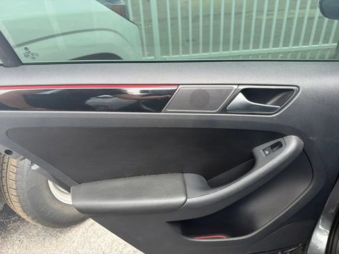 Used 2018 Volkswagen Jetta GLI FWD image 5