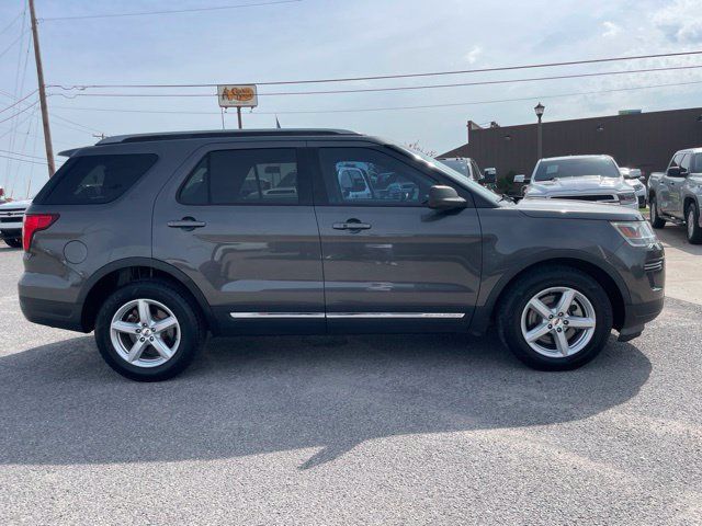 Used 2018 Ford Explorer XLT FWD image 4