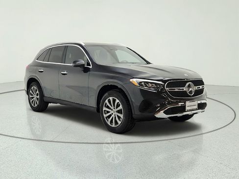 Certified 2026 Mercedes-Benz GLC 300 image 3