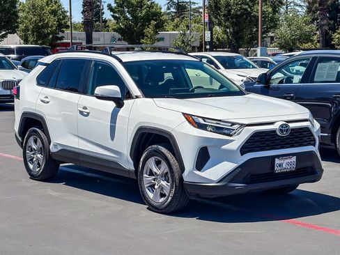Used 2024 Toyota RAV4 XLE AWD/4WD image 5