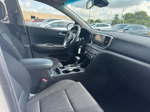 Used 2022 Kia Sportage LX AWD/4WD image 8