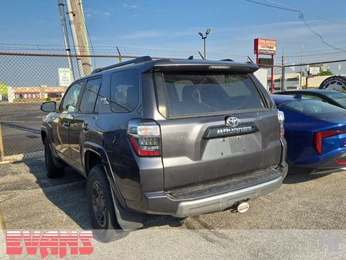 Used 2019 Toyota 4Runner TRD Off-Road Premium AWD/4WD image 3