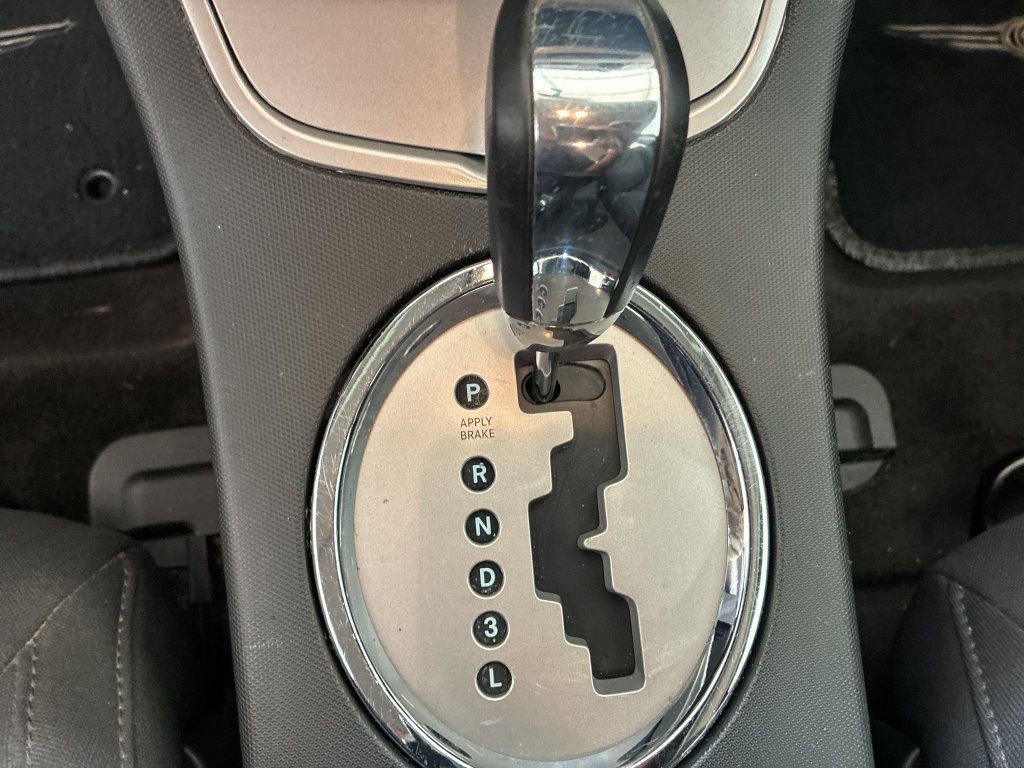 Used 2010 Chrysler Sebring Touring FWD image 15