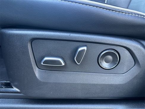 Certified 2025 Cadillac Escalade Premium Luxury image 12