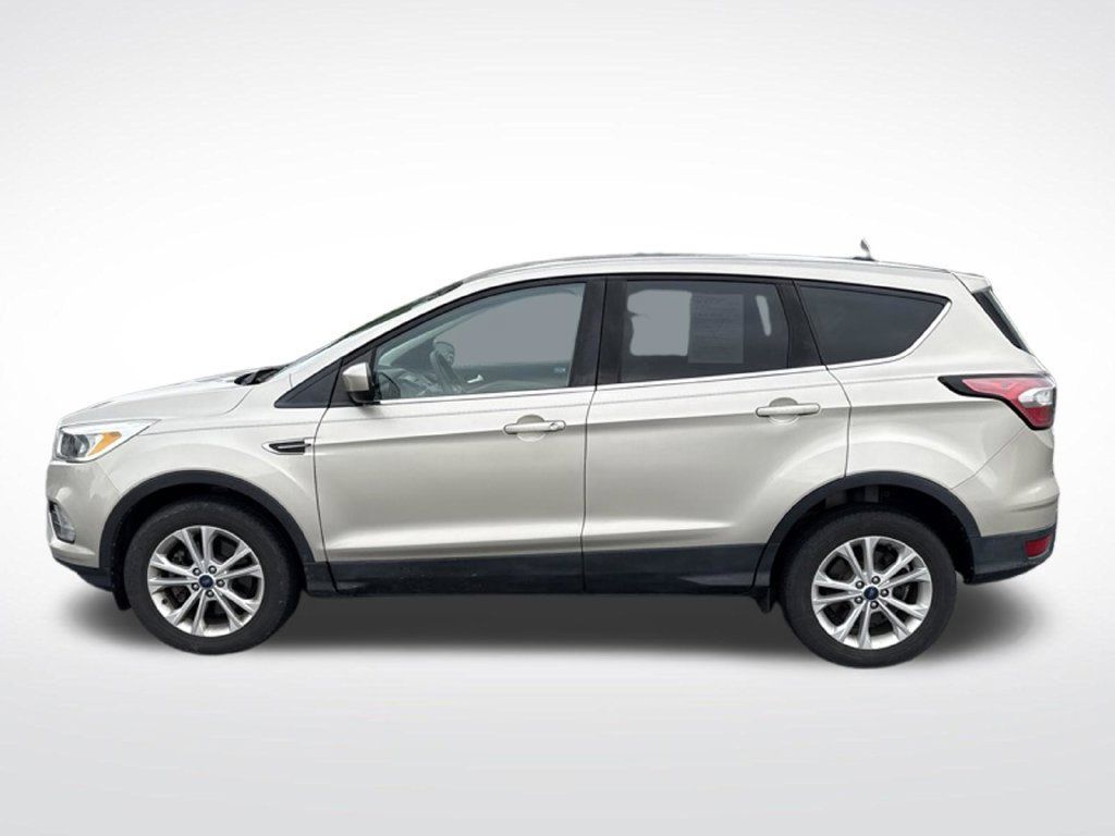 Used 2017 Ford Escape SE AWD/4WD image 3